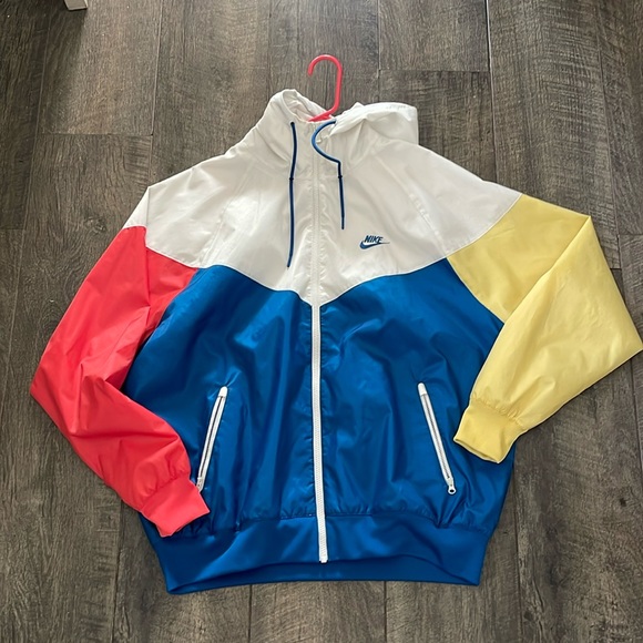 Nike Other - Nike windbreaker